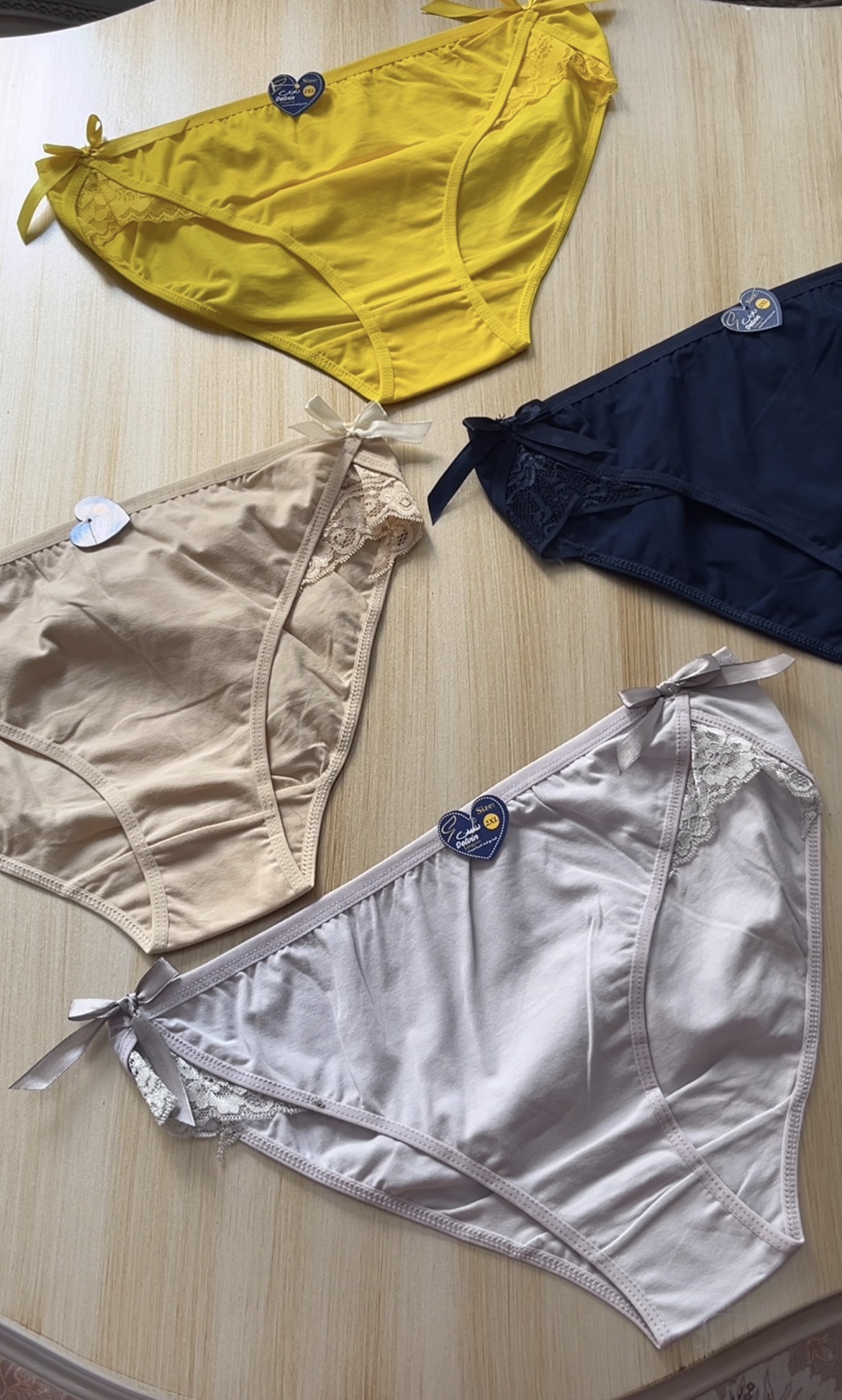 شورت بغل گوشواره ای